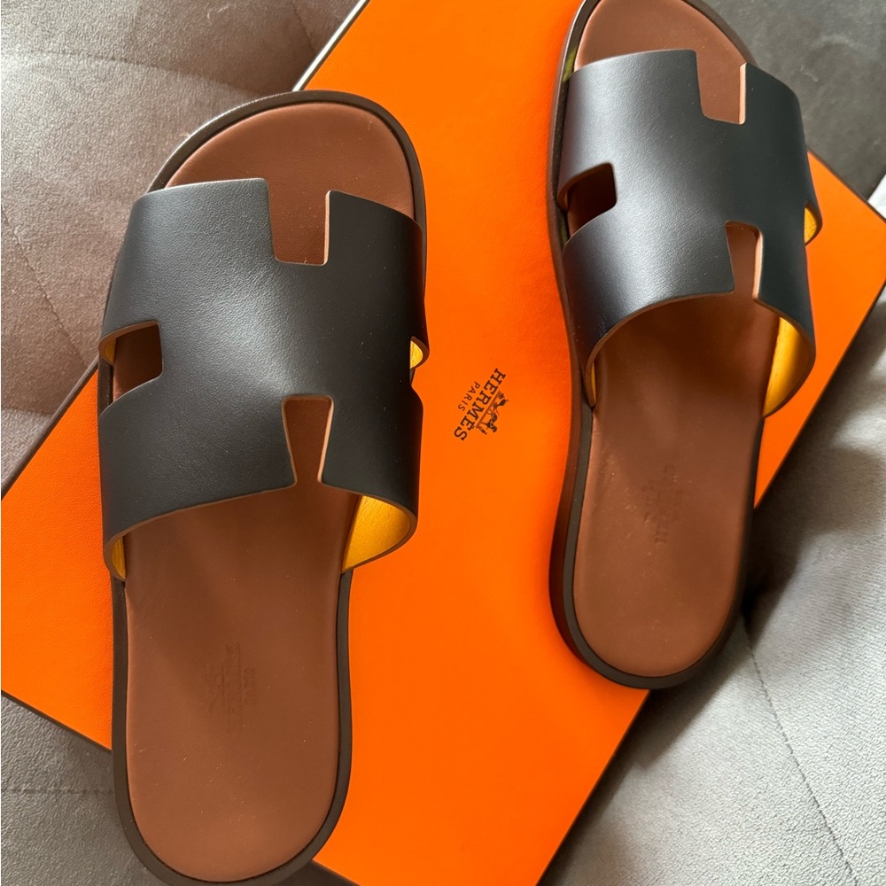 Hermès Black Sandals, slip on, flip flop, slippers Izmir leather Size 40